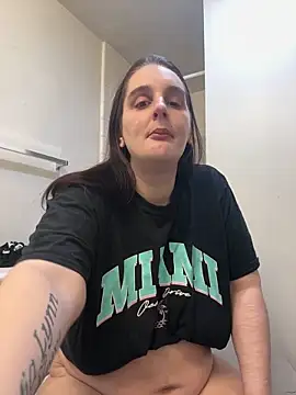 Snapshot of menaceswife chatting on 01/17/26, 07:17 menaceswife online show from 01/17/26, 07:17