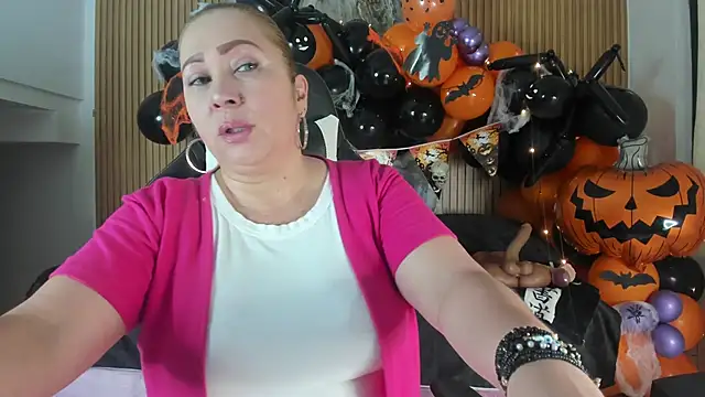 Danna topless online show from 10/23/25, 12:04