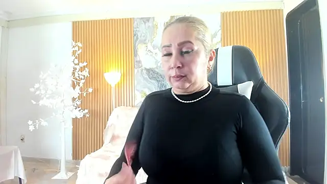 Danna topless online show from 07/27/26, 12:01
