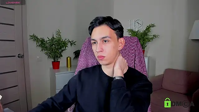 Snapshot of Ul_Tima chatting on 12/15/24, 09:53 Ul Tima online show from 12/15/24, 09:53