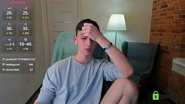 Snapshot of Ul_Tima chatting on 12/18/24, 02:53 Ul Tima online show from 12/18/24, 02:53