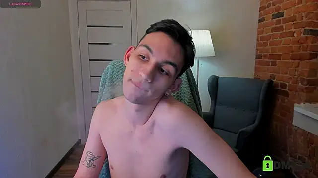 Snapshot of Ul_Tima chatting on 12/18/24, 08:25 Ul Tima online show from 12/18/24, 08:25