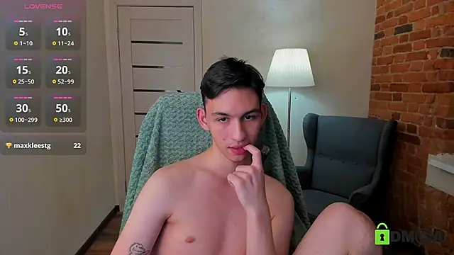 Snapshot of Ul_Tima chatting on 12/19/24, 12:13 Ul Tima online show from 12/19/24, 12:13