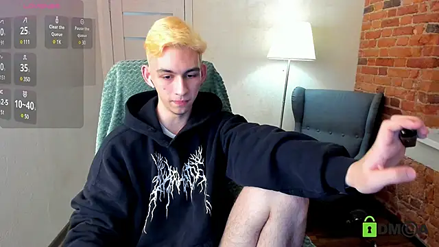 Snapshot of Ul_Tima chatting on 12/28/24, 11:59 Ul Tima online show from 12/28/24, 11:59