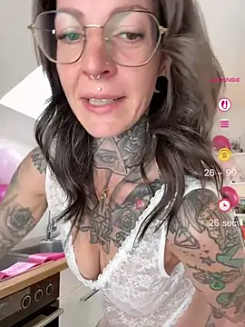 BrownieyQueen online show from 04/26/26, 06:44