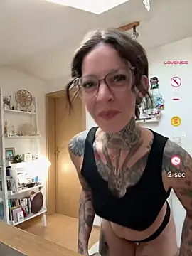 BrownieyQueen online show from 05/24/26, 06:18