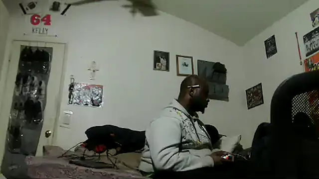 Snapshot of HBYAM chatting on 11/22/25, 12:42 HBYAM online show from 11/22/25, 12:42