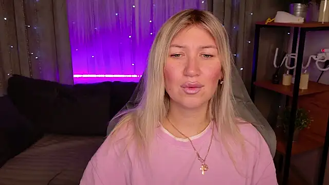 MilaBott online show from 11/18/25, 08:24