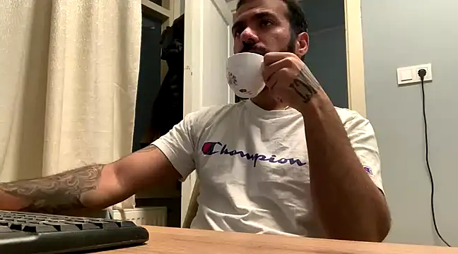 Snapshot of themany29 chatting on 12/17/24, 10:55 themany29 online show from 12/17/24, 10:55