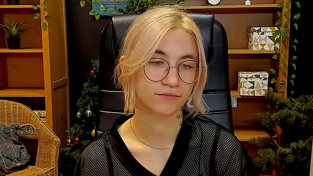 Moon13152 online show from 12/10/24, 02:50
