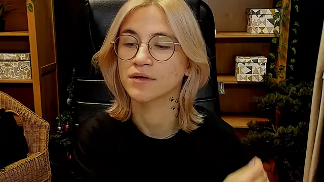 Moon13152 online show from 12/12/24, 03:16
