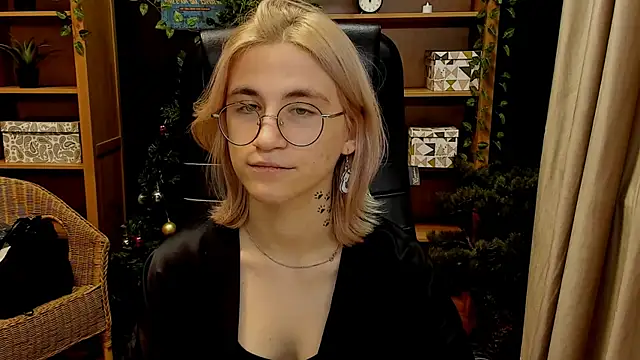Moon13152 online show from 12/12/24, 09:48