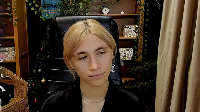 Moon13152 online show from 12/15/24, 02:52