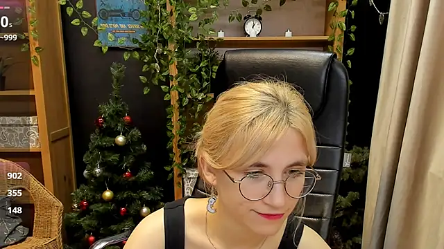 Moon13152 online show from 12/22/24, 01:55