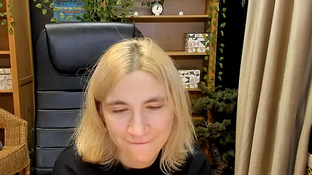 Moon13152 online show from 12/23/24, 07:09