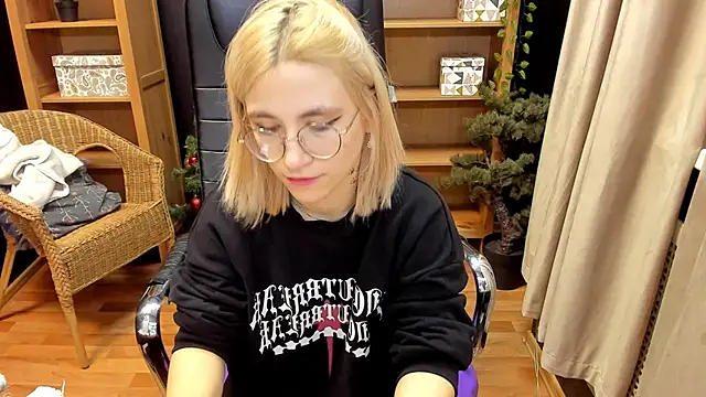 Moon13152 online show from 12/24/24, 04:22