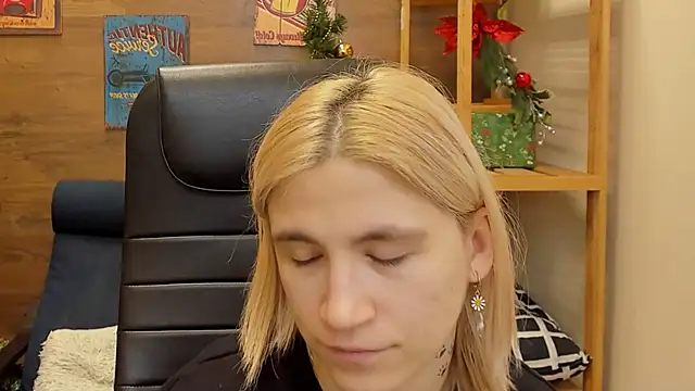 Moon13152 online show from 12/24/24, 08:49