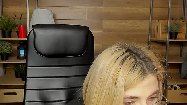 Moon13152 online show from 01/23/25, 11:05