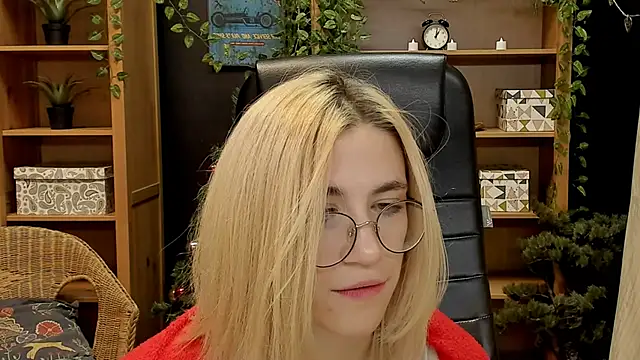 Moon13152 online show from 01/26/25, 02:45