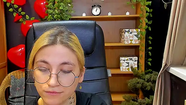 Moon13152 online show from 02/24/25, 01:24