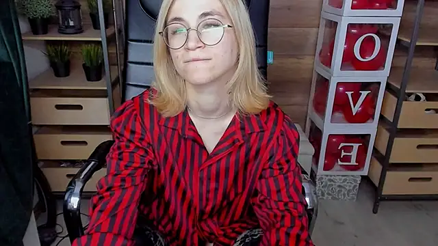 Moon13152 online show from 02/26/25, 02:37