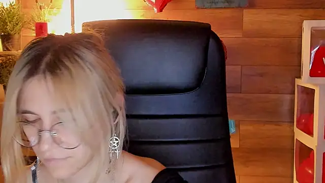 Moon13152 online show from 03/09/25, 02:29