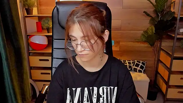 Moon13152 online show from 09/18/25, 09:28