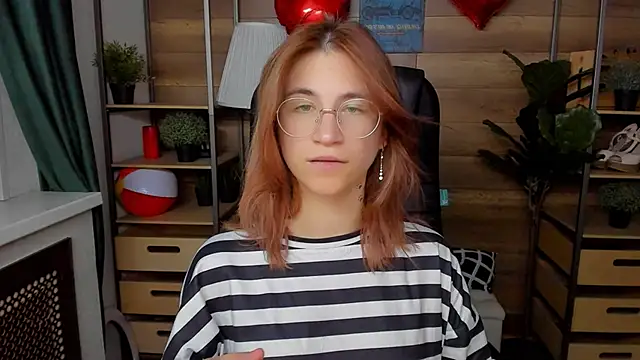 Moon13152 online show from 09/24/25, 03:59