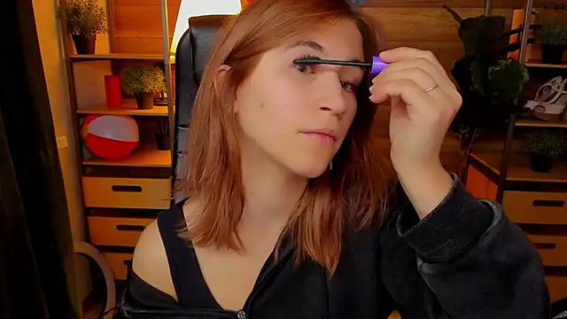 Moon13152 online show from 09/26/25, 08:57