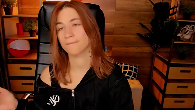 Moon13152 online show from 10/01/25, 08:37