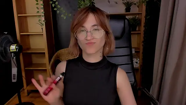 Moon13152 online show from 10/21/25, 04:08