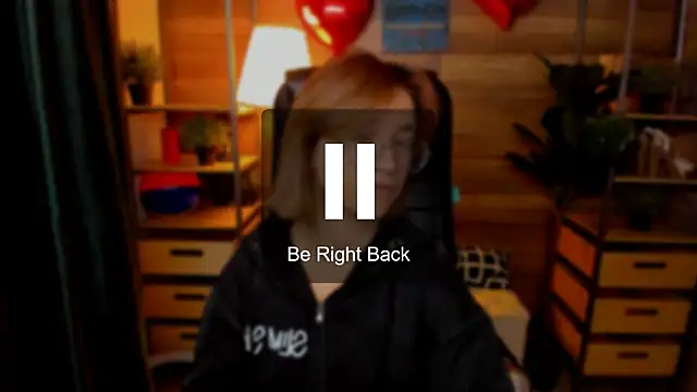 Moon13152 online show from 10/23/25, 08:51