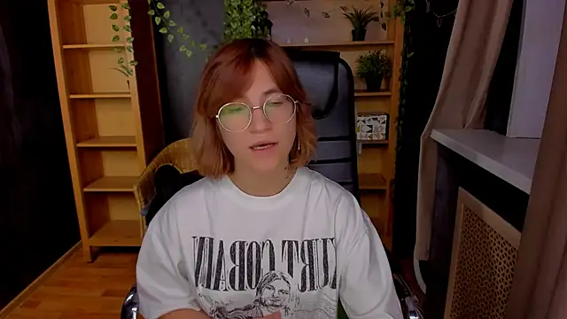 Moon13152 online show from 10/24/25, 09:22