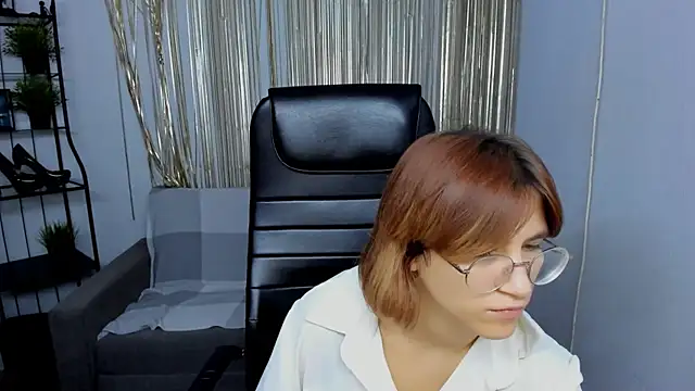 Moon13152 online show from 10/28/25, 09:50