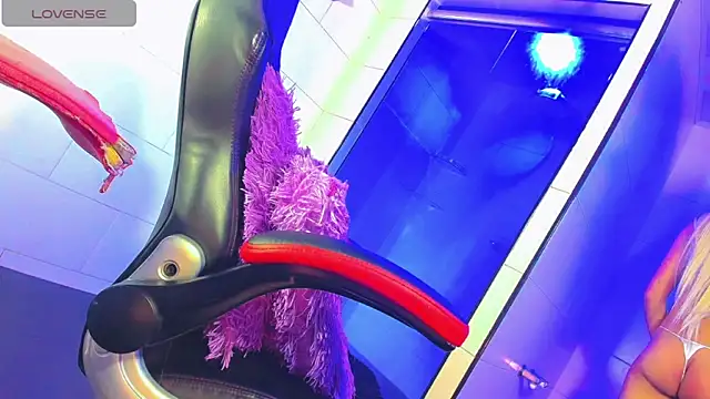 Snapshot of samantha_official_ chatting on 01/11/25, 11:56 samantha official online show from 01/11/25, 11:56