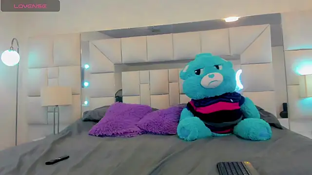 Snapshot of samantha_official_ chatting on 01/17/25, 08:11 samantha official online show from 01/17/25, 08:11