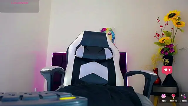 Snapshot of samantha_official_ chatting on 02/07/25, 10:52 samantha official online show from 02/07/25, 10:52