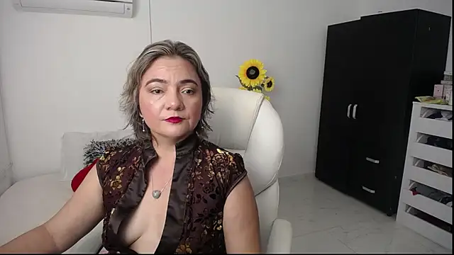 Chiraz hasnaa online show from 01/03/25, 10:19