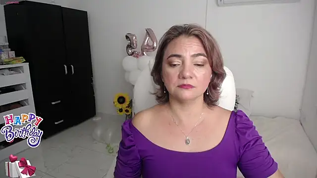 Chiraz hasnaa online show from 01/17/25, 10:23