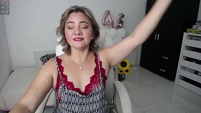 Chiraz hasnaa online show from 01/25/25, 12:26