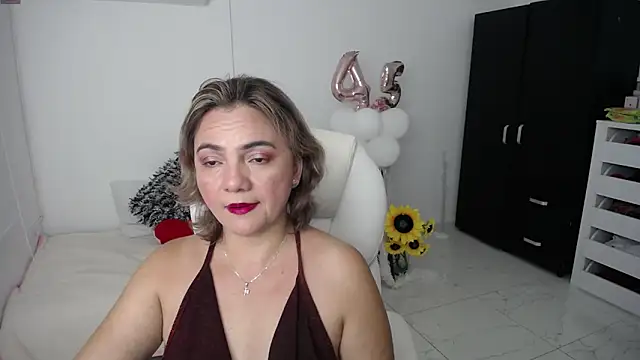 Chiraz hasnaa online show from 01/27/25, 11:54