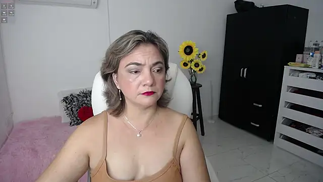 Chiraz hasnaa online show from 02/12/25, 10:15