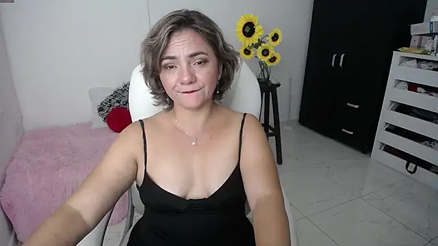 Chiraz hasnaa online show from 02/22/25, 01:55