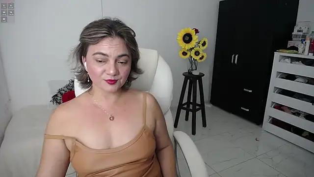 Chiraz hasnaa online show from 03/09/25, 11:25