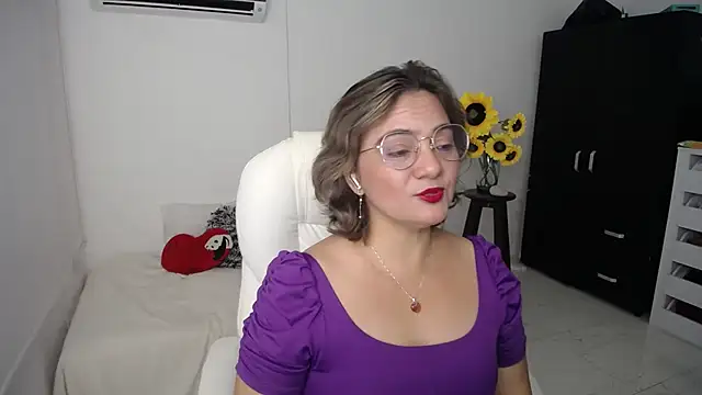 Chiraz hasnaa online show from 03/22/25, 11:31