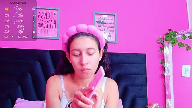 Snapshot of Beautifulskinny18 chatting on 09/28/25, 07:41 Beautifulskinny18 online show from 09/28/25, 07:41