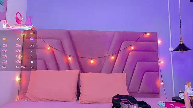 Snapshot of Beautifulskinny18 chatting on 10/24/25, 07:54 Beautifulskinny18 online show from 10/24/25, 07:54