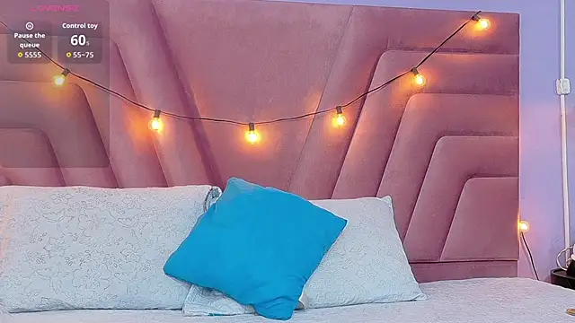 Snapshot of Beautifulskinny18 chatting on 11/01/25, 07:27 Beautifulskinny18 online show from 11/01/25, 07:27