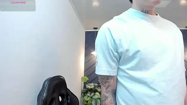 Yeiko Romero  online show from 02/03/25, 05:14