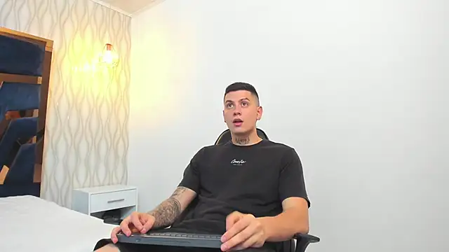 Yeiko Romero  online show from 02/22/25, 05:24